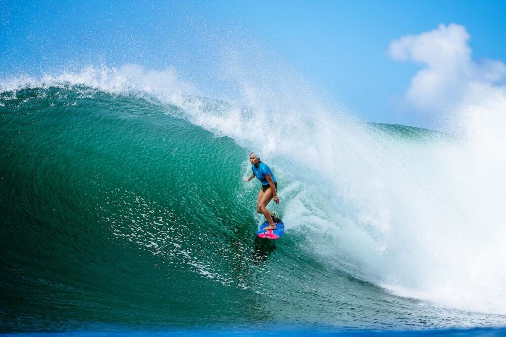 Carissa Moore surfeando en Maui durante el Championship Tour rumbo a 2026