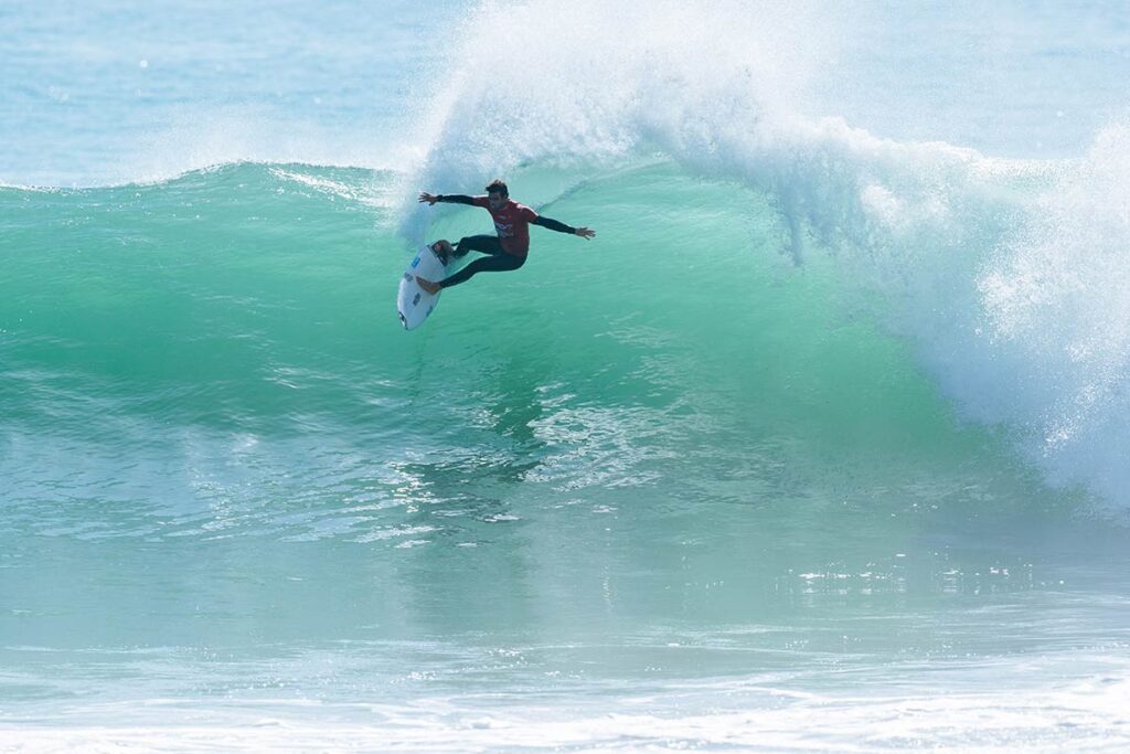 Guilherme Ribeiro surf en Anchor Point durante el Pro Taghazout Bay 2026