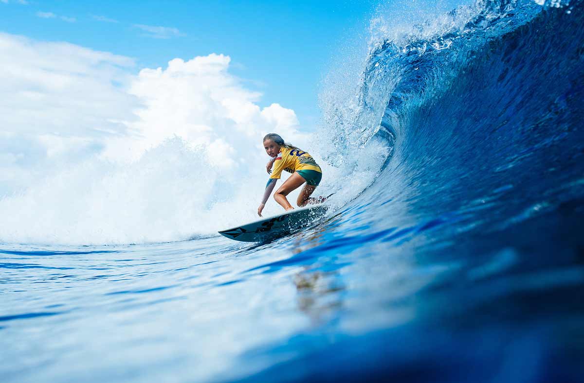 Kelia Gallina, surfista de 12 años, debuta en el CT en el Lexus Tahiti Pro 2025 tras ganar los trials en Teahupo’o – WSL / Damien Poullenot
