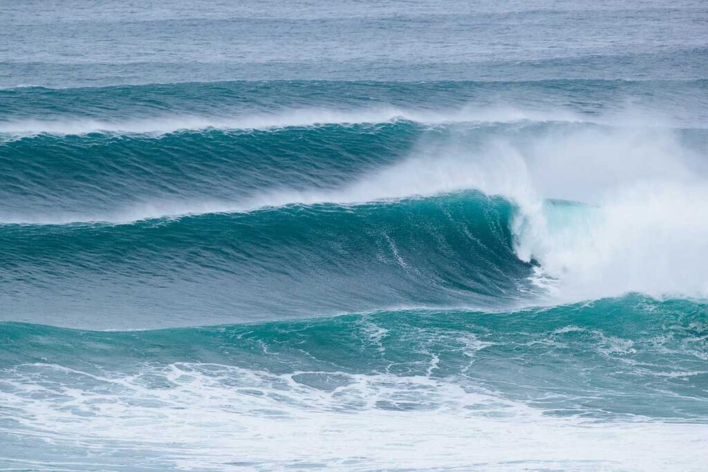 Olas gigantes en Praia do Norte durante el TUDOR Nazaré Big Wave Challenge 2025/2026