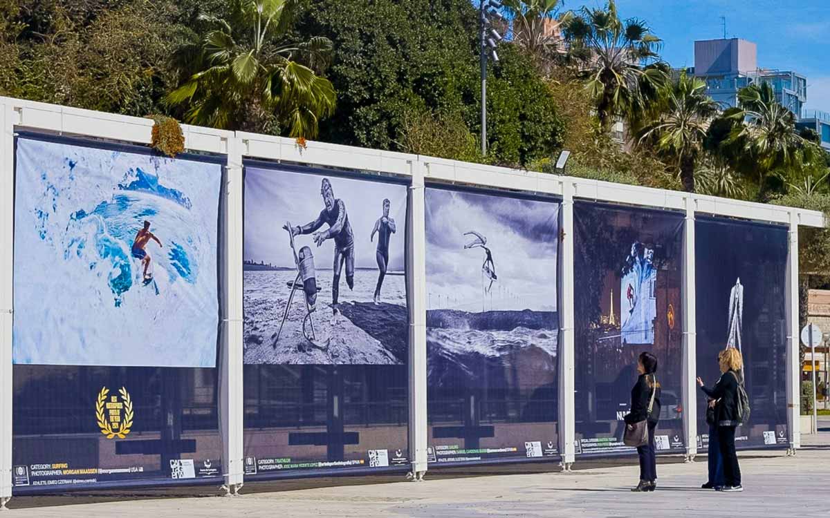 Exposición al aire libre con fotografías ganadoras del Ocean Power Watersports Photography Awards 2024