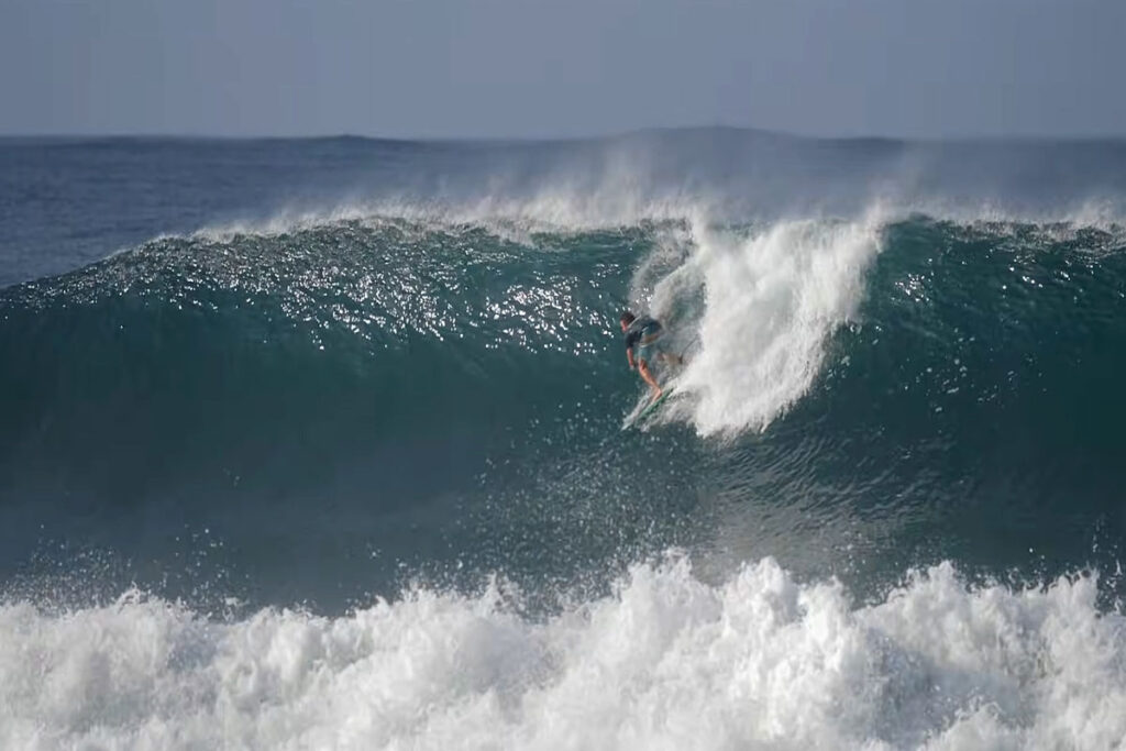 Surf en Indonesia en Nias y Krui durante un viaje de 20 días por Sumatra