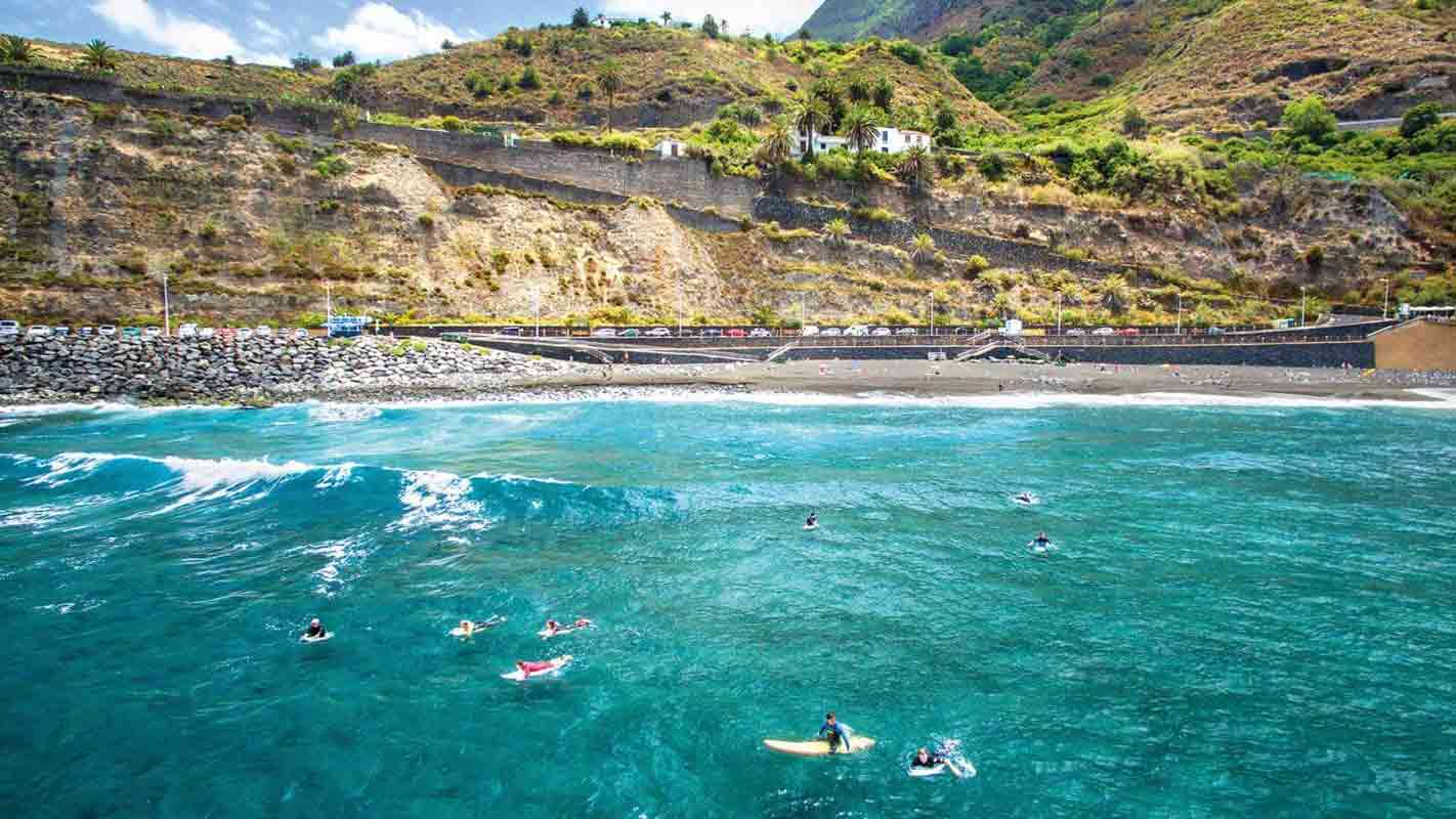 Vista de la playa de El Socorro en Tenerife, lugar del ETB 2025 de bodyboard y surf junior