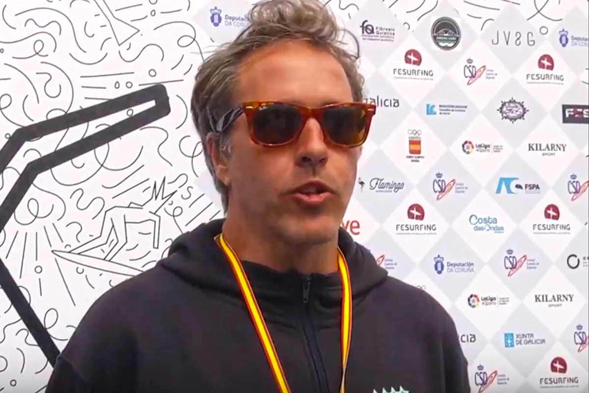 Ángel Lobo Rodrigo, presidente de la Federación Canaria de Surf, presenta su novela Islas, una historia inspirada en el mar y la cultura surf.