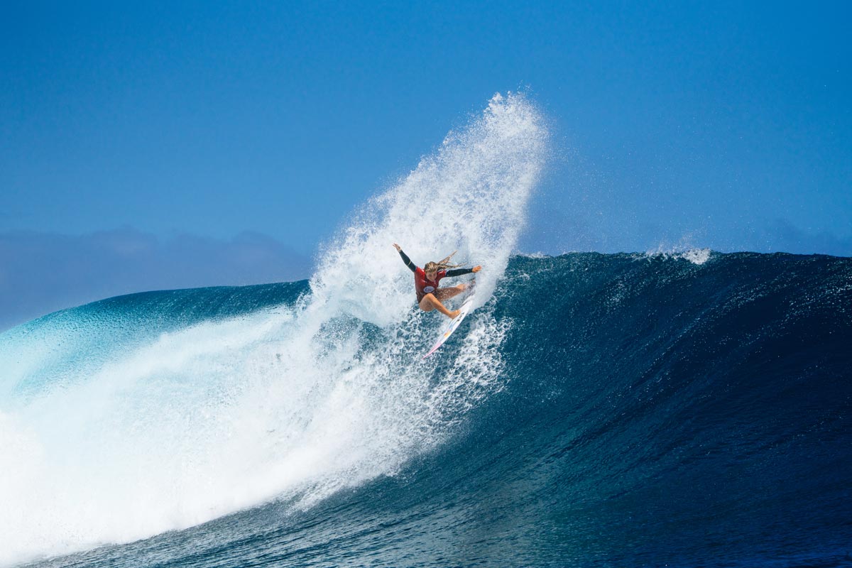 Erin Brooks durante la final del Tahiti Pro 2026 en Teahupo’o