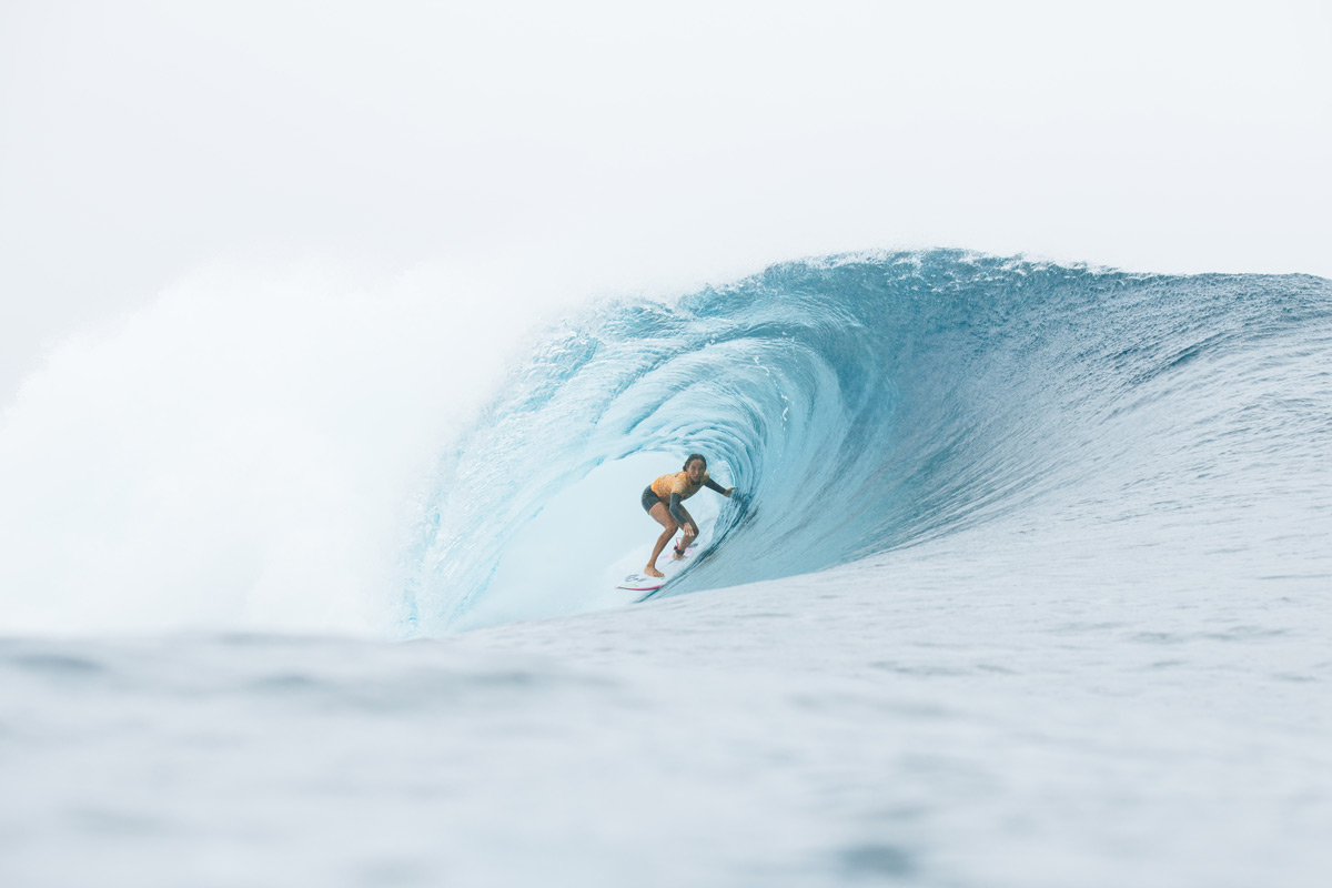 Vahine Fierro surfeando en Teahupo’o antes del Tahiti Pro 2026